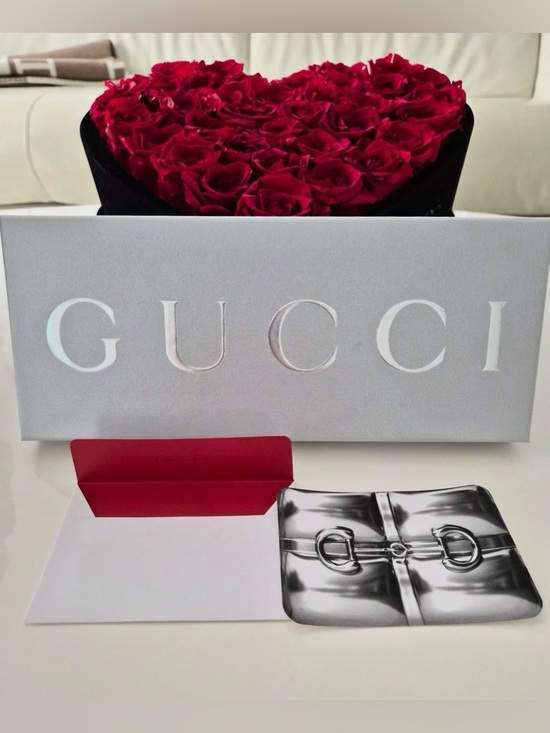 Gucci Luxury Stationery Set (10 Cards
& 10 Envelopes) - Picture 4 of 8
